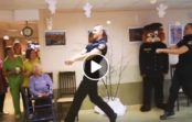 Vīīī, cik superīgi! Policijas kadetu jestrā deja uzspridzina Latvijas soctīklus Vīīī, cik superīgi! Policijas kadetu jestrā deja uzspridzina Latvijas soctīklus
