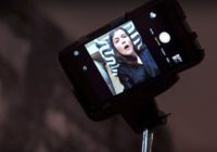 Sieviete izgudroja dildo-selfijstatīvu, lai varētu sevi nofotografēt orgasma laikā VIDEO
