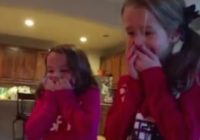 Apburoša trīs māsu reakcija, atrodot zem eglītes mazo brālīti! VIDEO