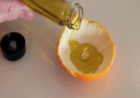 Viņš ielēja olīveļļu apelsīna mizā, un iemesls kāpēc ir vienkārši ģeniāls FOTO,VIDEO