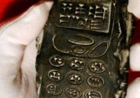 NETICAMI: Arheologi atrada 800 gadus vecu mobilo telefonu VIDEO