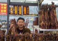 Kaltētu peņu tirdziņš Ķīnā. Lūk, kādam jābūt īstam saimniecības veikalam! FOTO