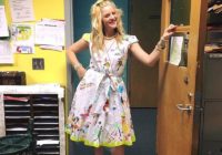 Pēdējā skolas dienā viņa ļāva pirmklasniekiem izkrāsot savu kleitu. Re, kas no tā sanāca! FOTO