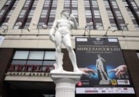 Dāvida statujai Sanktpēterburgā piesedz TO vietiņu. Iemesls vienkārši pārsteidz!