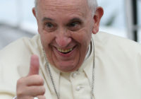 Dzīvosim draudzīgi: Romas pāvests aicina cienīt transvestītus un homoseksuāļus VIDEO