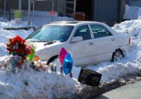Mamma un divi bērni nomirst mašīnā, kamēr tēvs tīra sniegu… FOTO