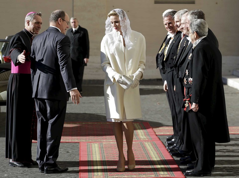 Visā pasaulē tikai 7 sievietēm ir atļauts valkāt baltu Romas pāvesta priekšā. Lūk, kas viņas ir!