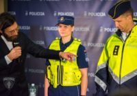 FOTO: Valsts policisti izrāda jaunās, Bruno Birmaņa veidotās formas