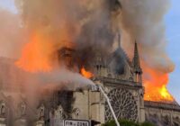 Ugunsgrēks Parīzes Dievmātes katedrālē: kas izglābts, kas gājis bojā?