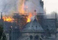 TIEŠRAIDE: Parīzes Dievmātes katedrālē izcēlies ugunsgrēks; deg ar atklātu liesmu