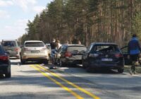 FOTO: Uz Rīgas-Siguldas šosejas piecu auto sadursme; satiksme bloķēta