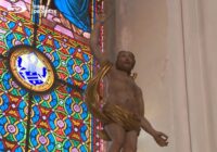 VIDEO: Neticams stāsts – pēc 40 gadiem Kristus skulptūra atgiežas Rīgas Domā