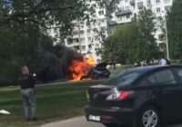 FOTO, VIDEO: Purvciemā nodeg auto, Vidzemē “kravinieku” grāvi nogādā stirnas