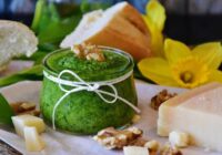 Latviskais zaļumu pesto ar nātrēm, dillēm, baziliku. Īpaši veselīga mērcīte!