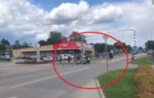 VIDEO: Motociklists Jēkabpilī uz pārejas notriec gājēju VIDEO: Motociklists Jēkabpilī uz pārejas notriec gājēju