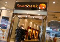 “Swedbank” sāk dzēst iepriekšējās krīzes parādus