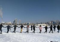 Krievu dumpis: Navaļņija atbalstītāji iet rotaļās uz ledus