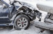 VIDEO: BMW vadītājs sadauza taksometru un aizbēg; citas ķibeles izraisa slidenie ceļi VIDEO: BMW vadītājs sadauza taksometru un aizbēg; citas ķibeles izraisa slidenie ceļi