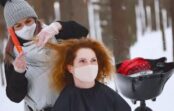 VIDEO: Rīgas domniecei Brantei par frizēšanos mežā draud nepatikšanas VIDEO: Rīgas domniecei Brantei par frizēšanos mežā draud nepatikšanas